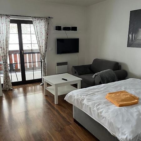 Apartman Viktoria 5 Ruzomberok Esterno foto