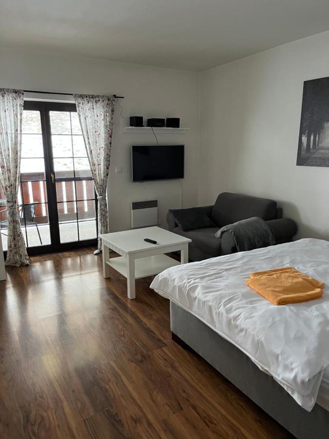 Apartman Viktoria 5 Ruzomberok Esterno foto